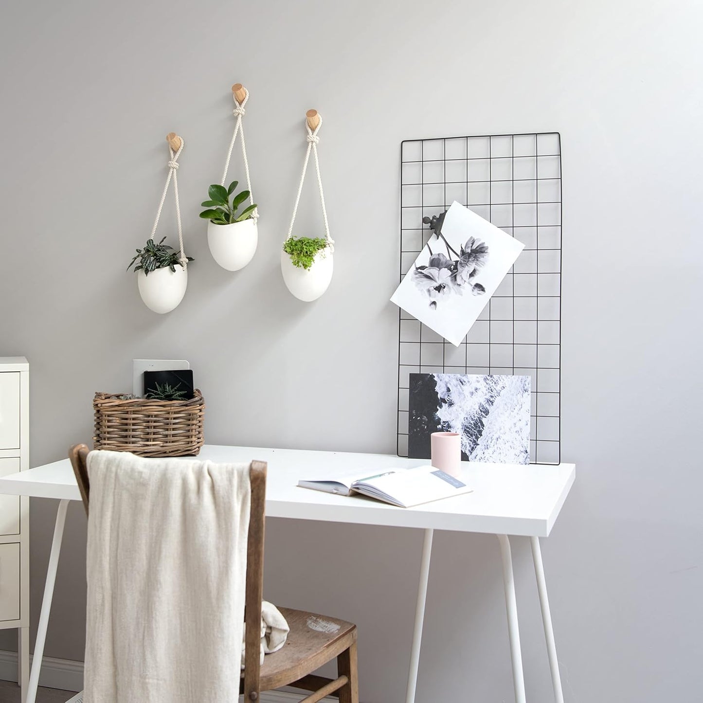 Kazai.® | Porcelain Wall Vases | 3 Piece Set | Including Wooden Hooks | Matte White