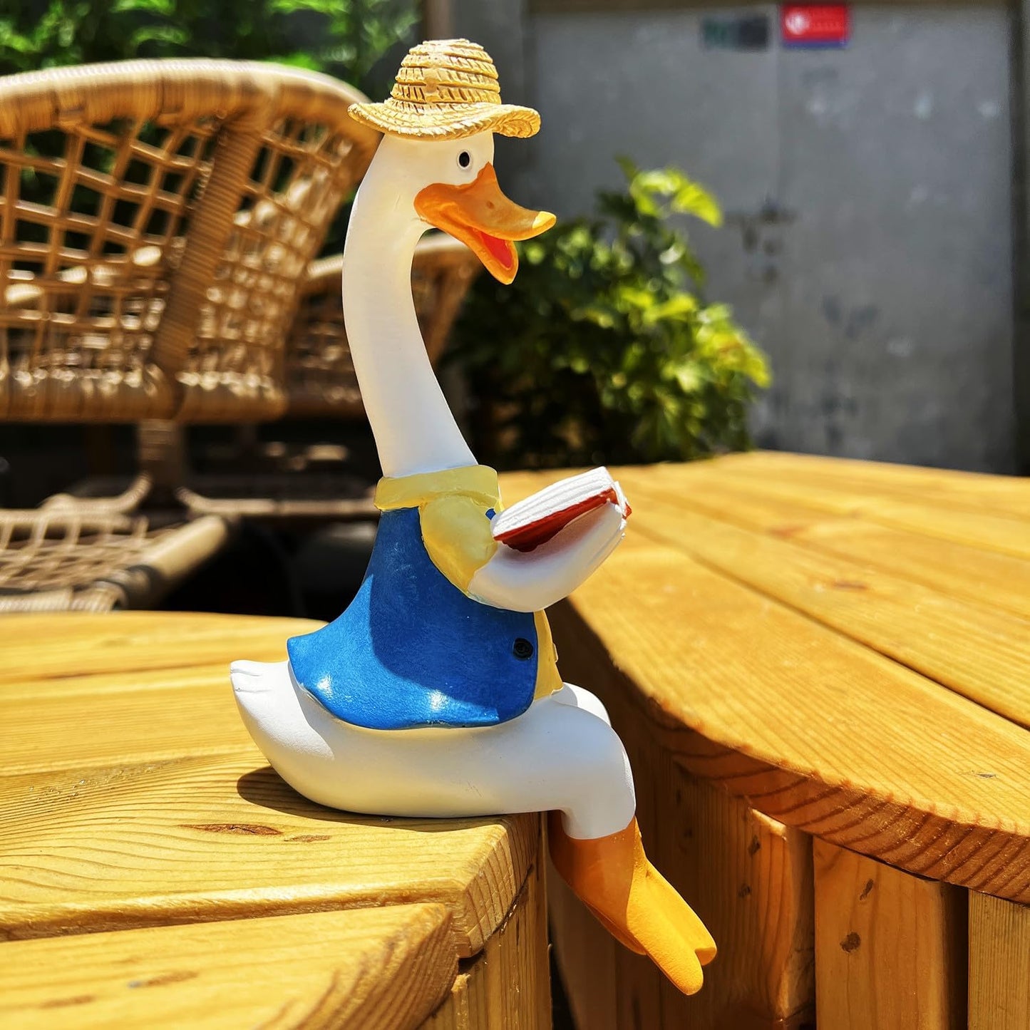 Handside Garden Statues Couple Animal Cartoon Resin Cute Sitting Sculpture Goose Lovers Figurine Gift for Wedding Art Decor Goose for Yard Home Patio and Office