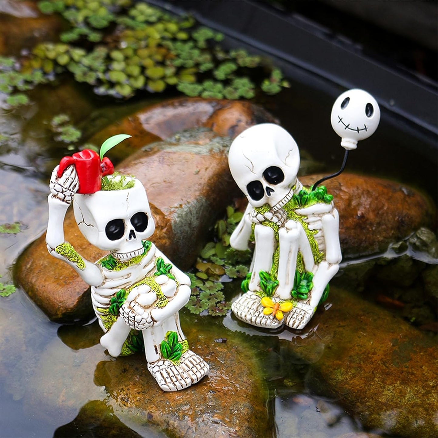 Thinking Skeleton Statue Halloween Decorations, Mini Cute Sitting Skull Figurine Shelf Sitter Resin Thinker Sculpture for Outdoor Garden Yard Lawn Pond Waterfalls Pool Ornaments
