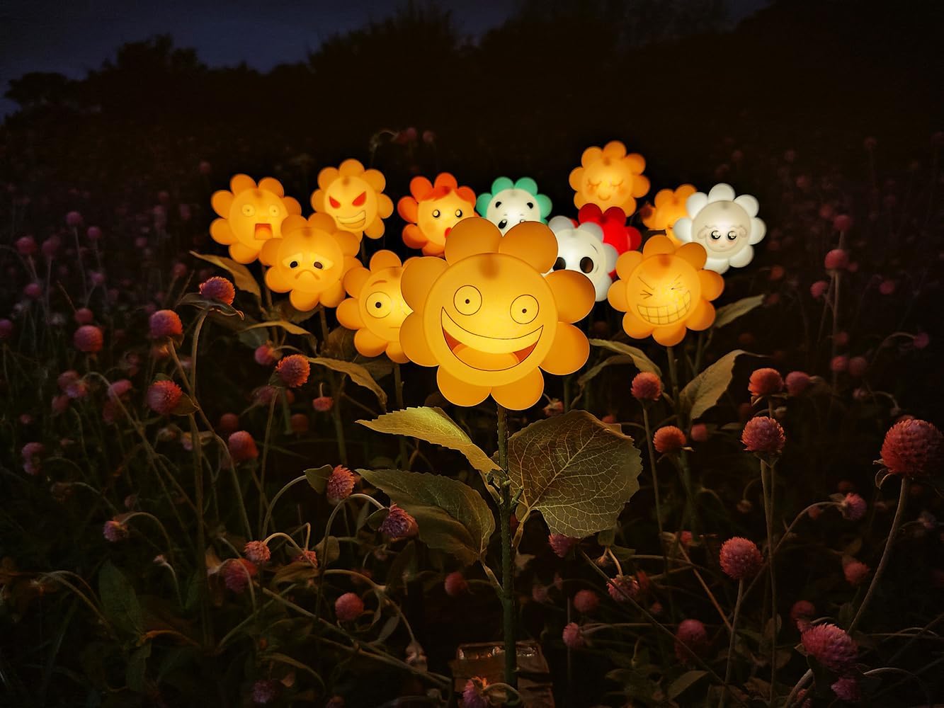 Single Pack Personified Bobble Face Wind Spinners Sunflower Solar Light Outdoor with Funny Smiling Face - Garden Decor Gift, Waterproof Auto-On/Off Pathway, Lawn, Yard Stake Light for Decorations