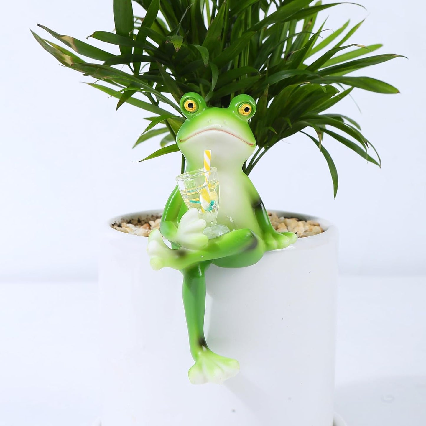Miniature Frog Figurines Plant Decorations for Pots, Funny Outdoor Garden Decor Women Gifts Frog Statue Planter Hugger for Flower,Lawn,Yard Ornament,2.92"x1.12"x4.94