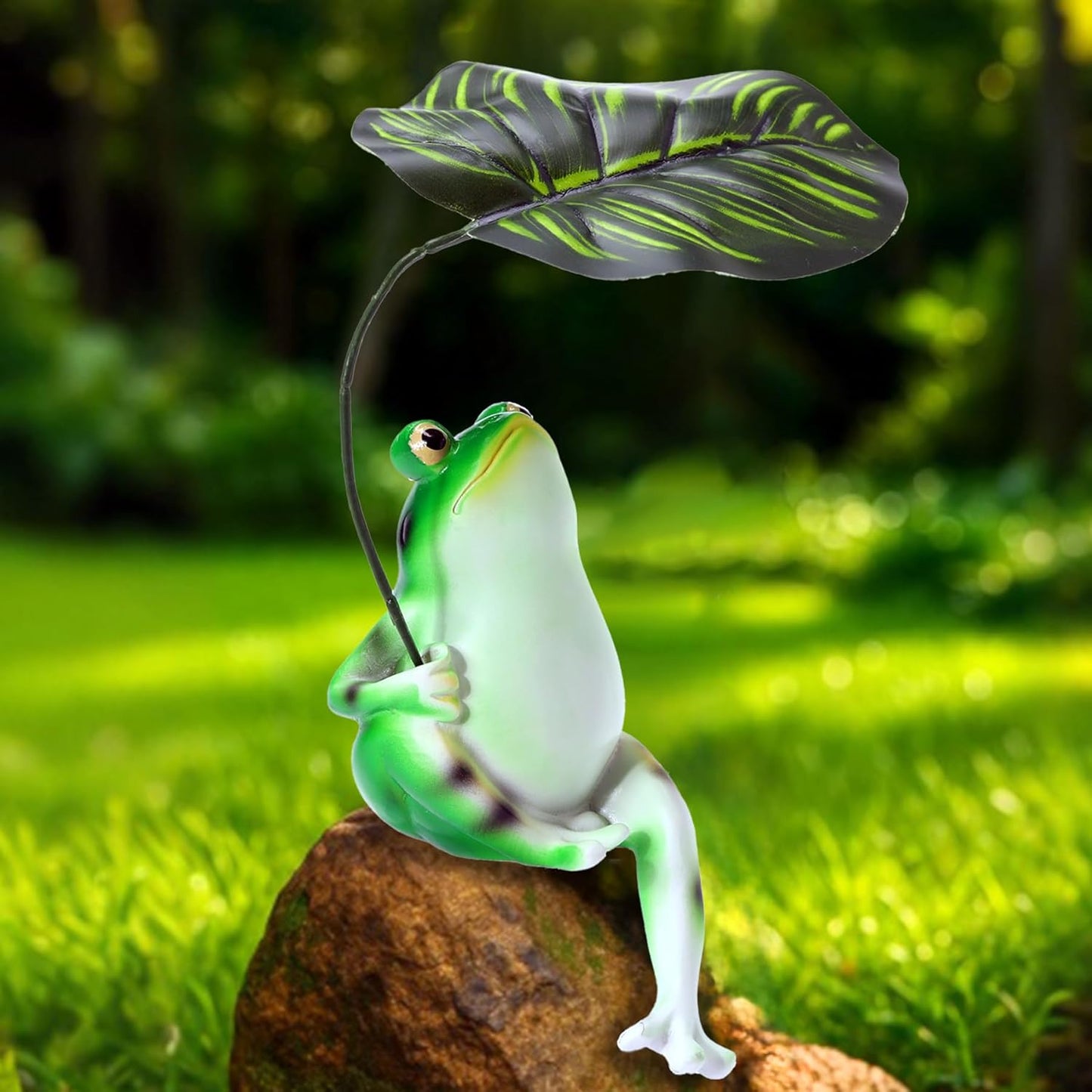 Frog Statue for Garden Outdoor Resin Frog with Leaf Umbrella Patio Lawn Porch Yard Indoor Home Decoration, Birthday Holiday Decor for Women Mom Grandma Garden Lovers