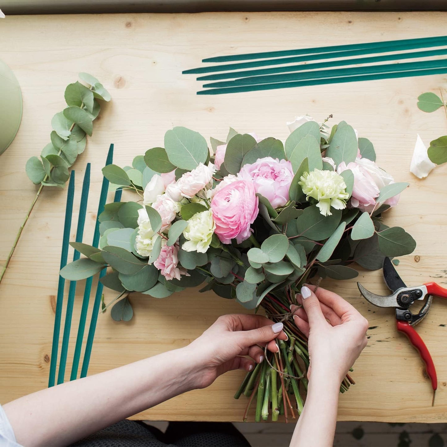 Green Bamboo Sticks Plant Stakes, Plant Support Sticks for Indoor Plants, GAGINANG Sturdy Bamboo Stakes, Floral Plant Support for Indoor and Outdoor Plants 25 Pack（15 Inches）