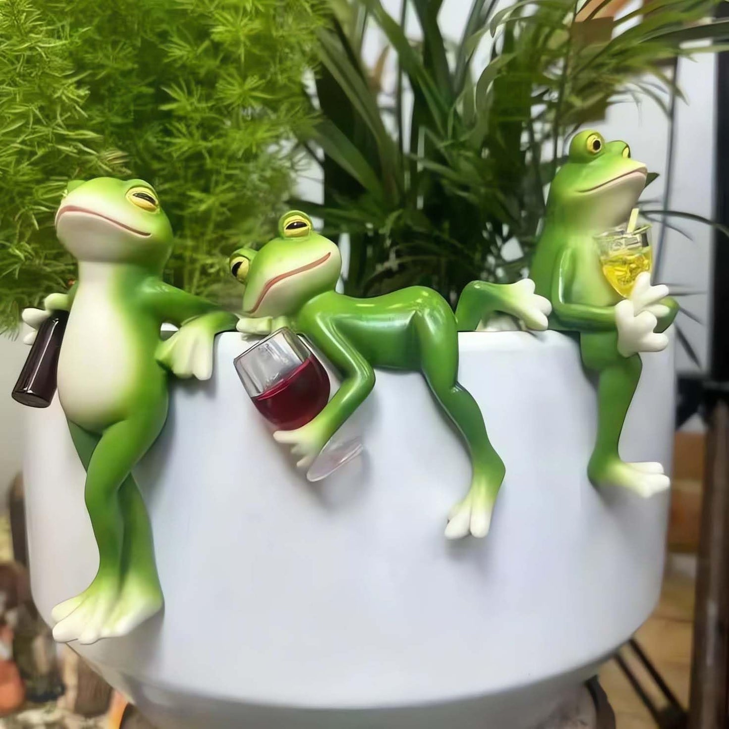 3 PCS Tipsy Frog Statues Pot Hugger Decorations for Plant, Miniature Frog Garden Decor Outdoor Women Gifts Frog Figurines Plant Hangers Decor for Flower,Yard,Lawn Ornament