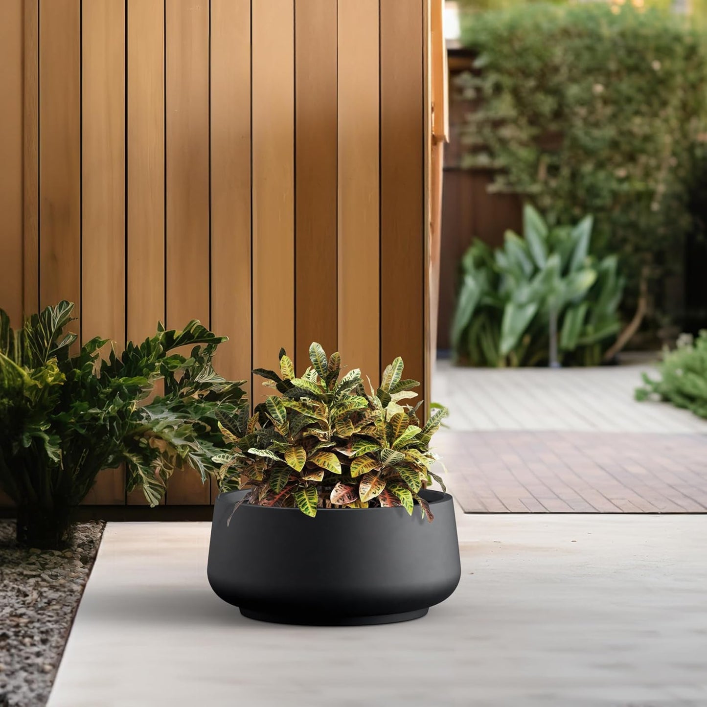 Kante 16.1" Dia Round Curvy Concrete Planter, Large Plant Pots with Drainage Hole and Rubber Plug for Indoor Outdoor Plants, Flower Pot for Home Garden Patio Porch, Black