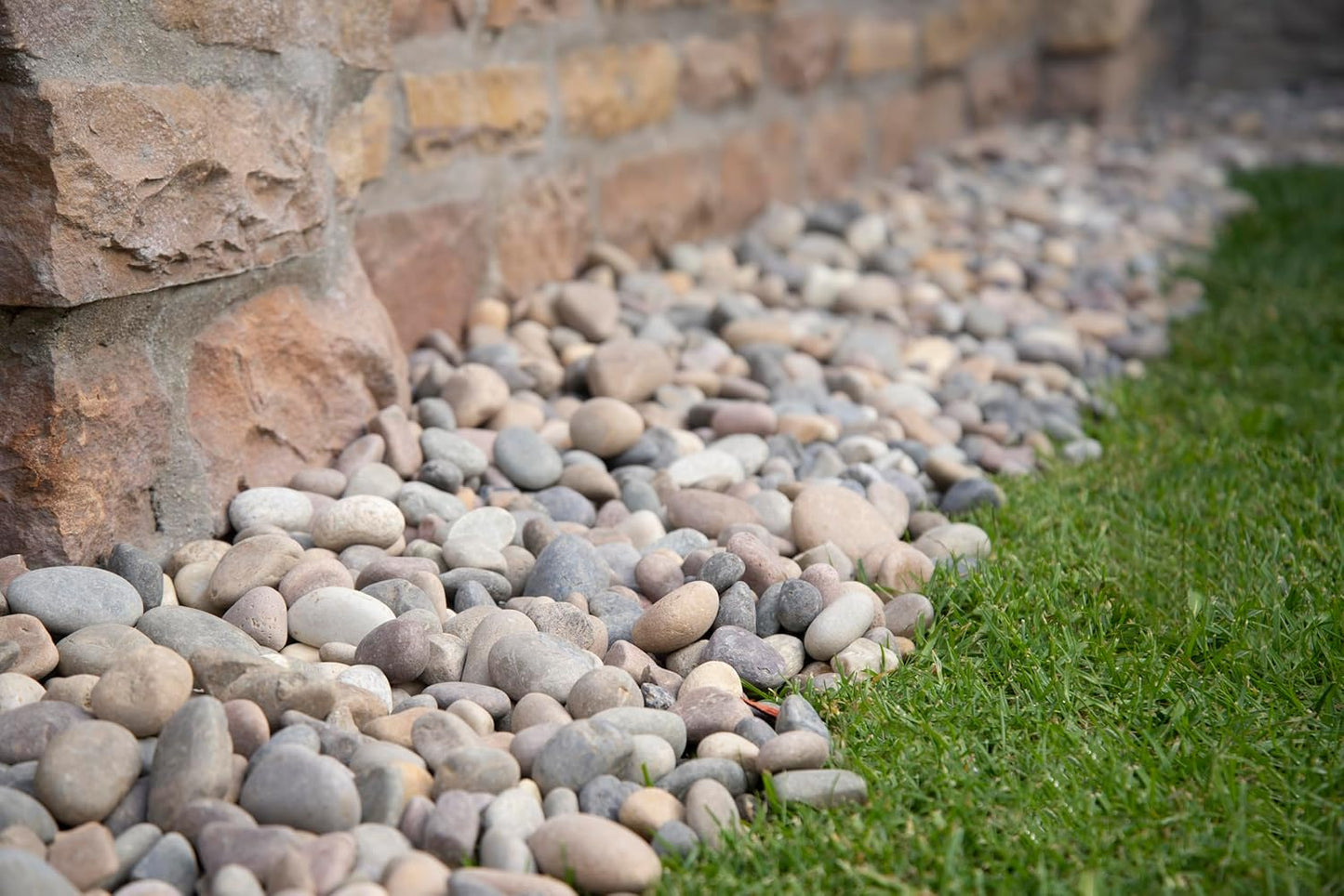 MSI Amazon Decorative Polished Multicolor Pebbles, 0.4 inch - 1.2 inch, 40 lb. Bag (55 Bags/Pallet)