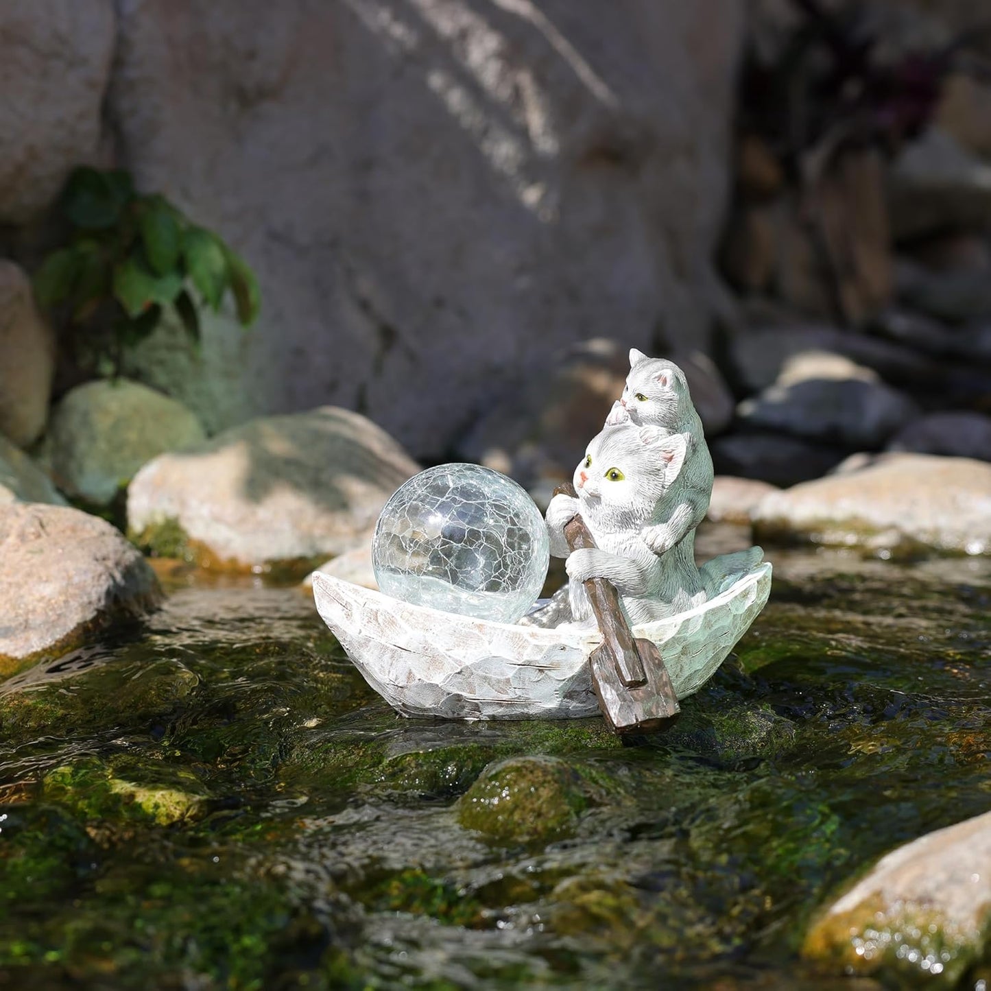 Garden Statue of Cat,Garden Decor Cat Figurine,Cats Outdoor Statue,Solar Decor for Patio,Balcony,Yard,Lawn Ornament