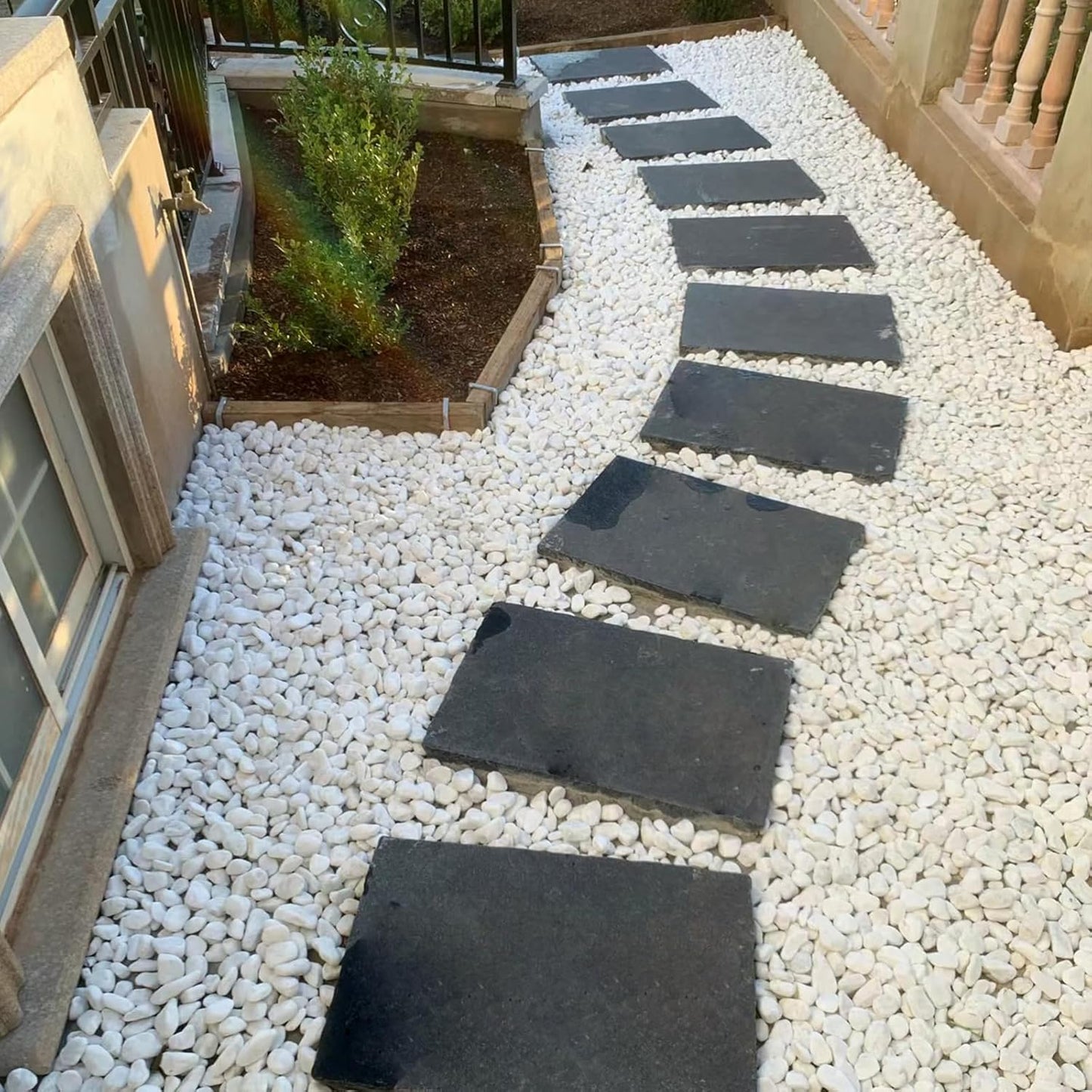 40 lbs White Rocks for Landscaping, 1-2 Inch White Gravel. Decorative Pebbles Stones for Plants, Vases, Craft and Garden