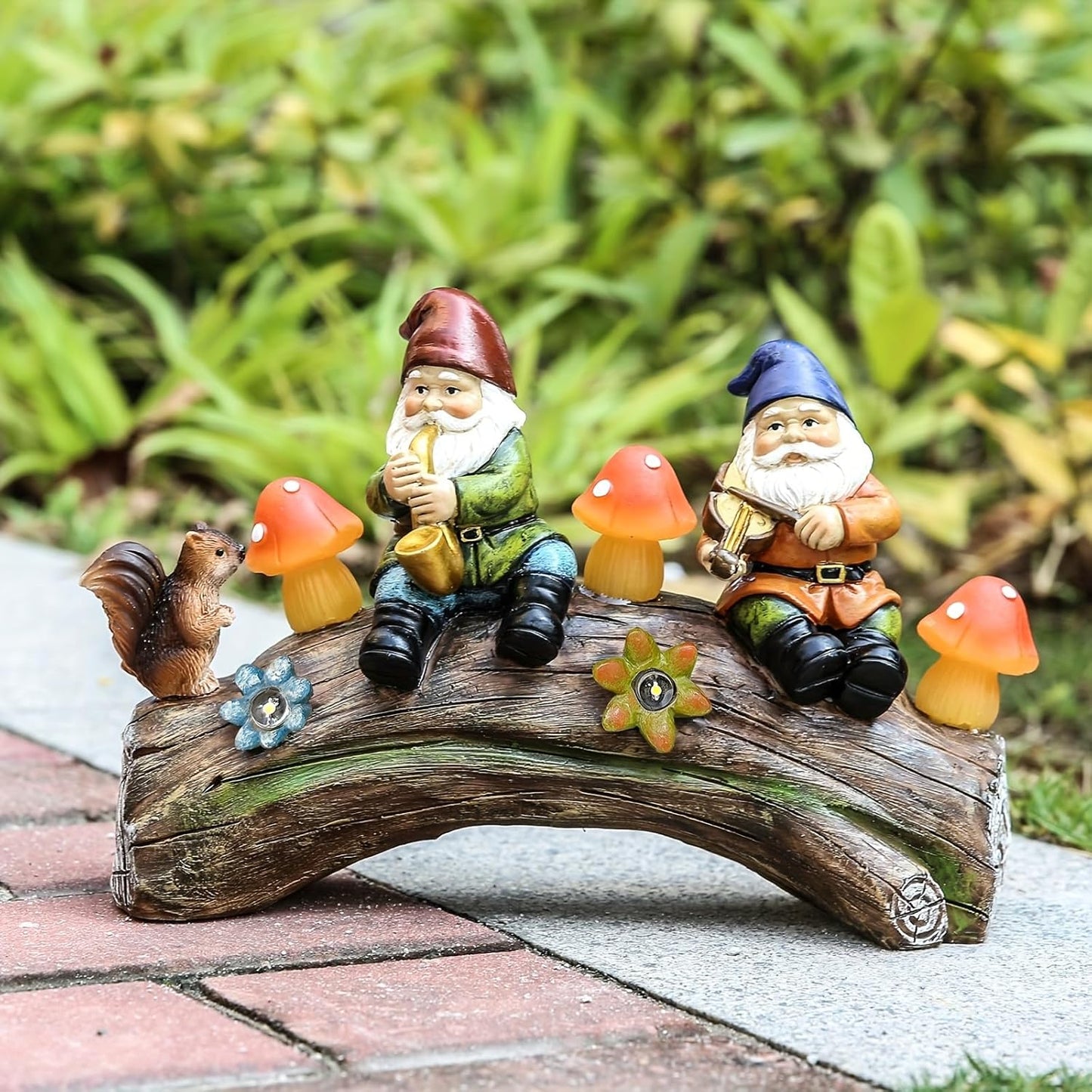 Funny Garden Gnome Statue Solar Powered Mushroom Figurine with Squirrel Gnome Durable Resin Outdoor Decoration for Patio Yard Lawn Ornament Housewarming Gift
