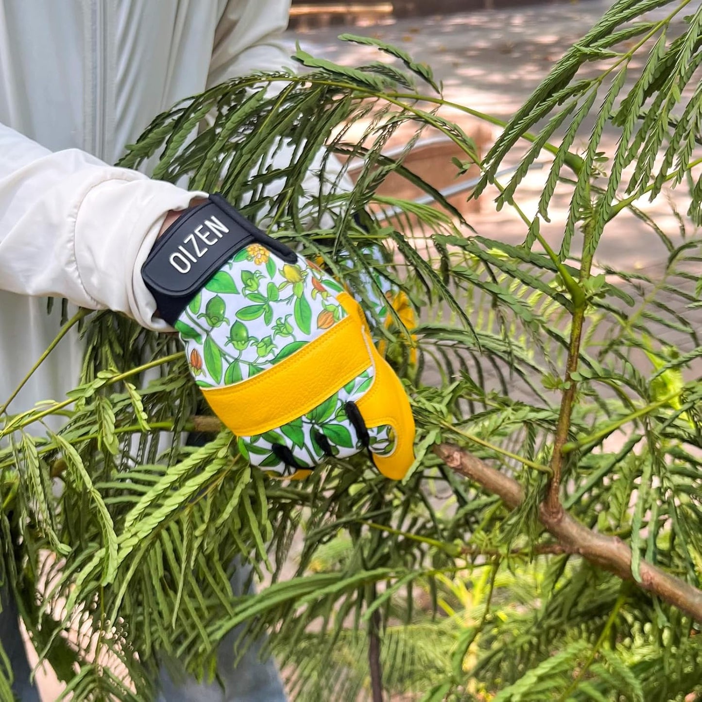 Cowhide Leather Thorn Proof & Puncture Resistant Gardening Gloves for Women, Touchscreen Compatible Working Gloves for Weeding, Digging, Planting, Gardening Gifts for Women (Green bellflowers, Medium)