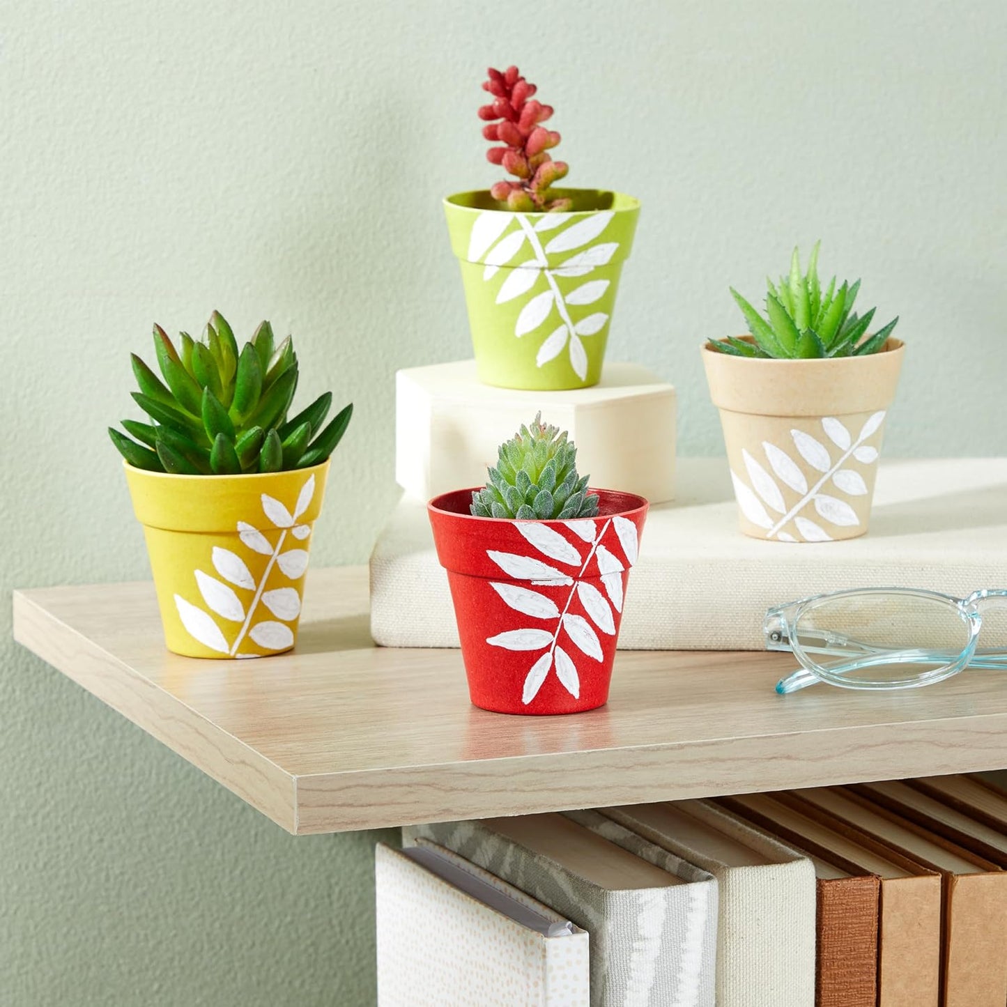 Juvale 24 Pack Tiny Plastic Pots for Plants 1.5 Inch - Mini Planters for Flowers, Succulents (4 Colors), 6.4 x 6.4 x 5.7 cm - Plant Pots