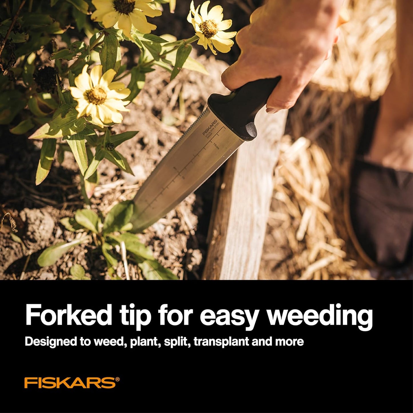 Fiskars Hori Hori Garden Knife with Sheath, Multi-Purpose Heavy Duty Gardening Hand Tool for Weeding, Planting, Digging with Hanging Hole