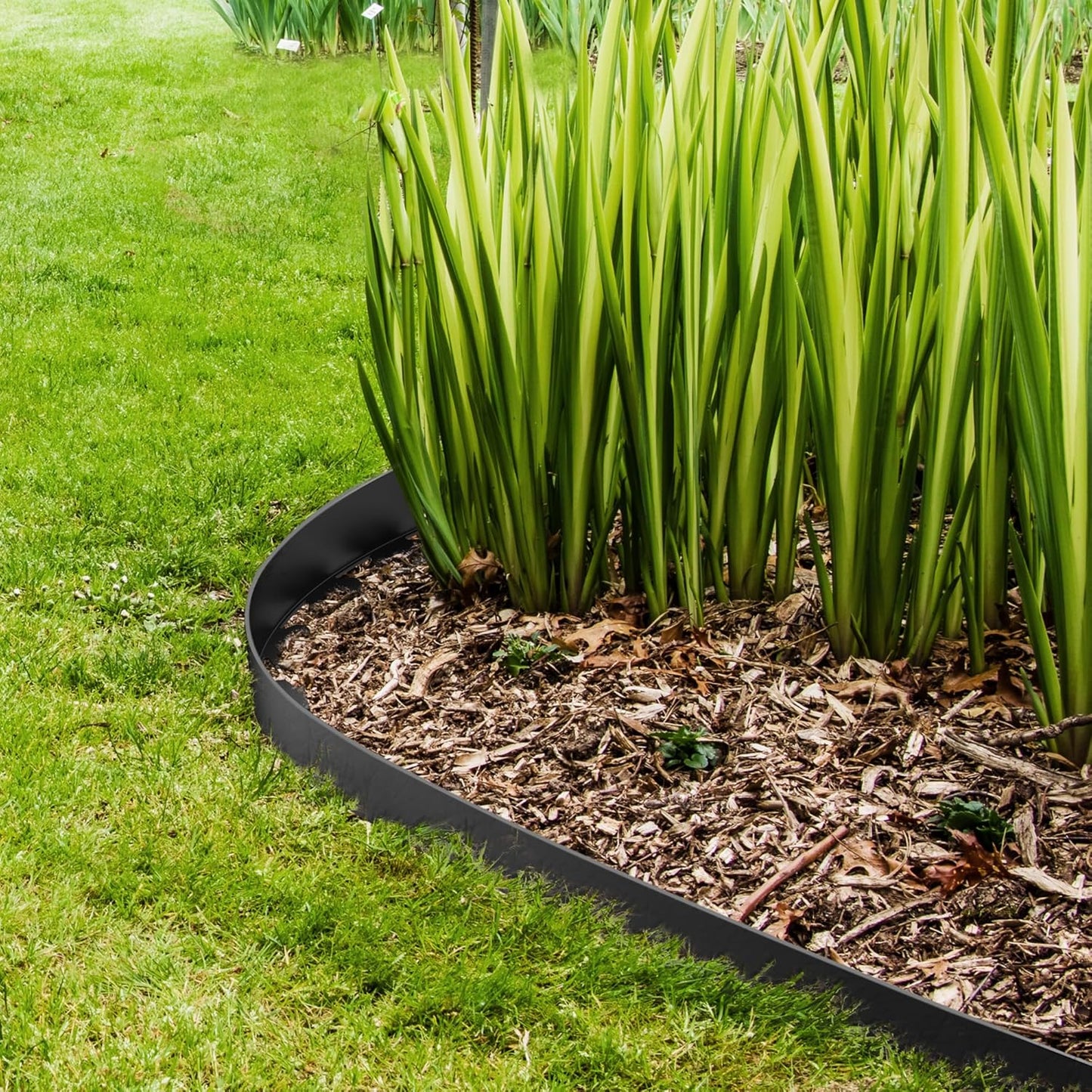 4" Tall 40ft No Dig Landscape Edging Border with 60PCS 8" Plastic Spikes & 4 PCS Connectors - Garden Lawn Edging Kit with a Shears for Landscaping, Lawn, Flower Beds and Yard